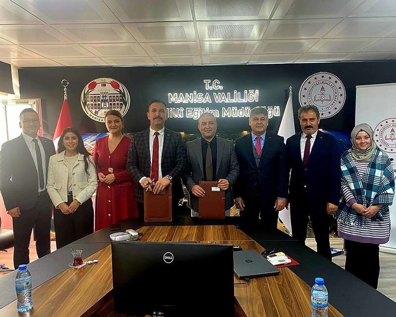 Sanipak ve Manisa İl Milli Eğitim Müdürlüğü’nden Kız Öğrenciler İçin Güçlü İş Birliği