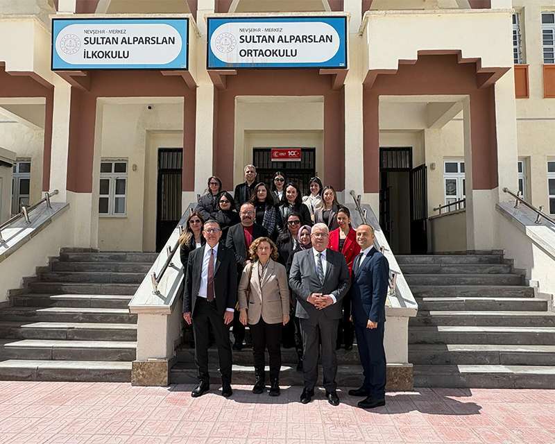 Deprem Bölgesinden Anadolu’ya: TSKB Kütüphanelerle Eğitimi Destekliyor