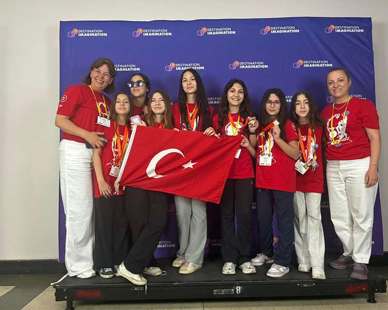Özel İzmir SEV Ortaokulu Öğrencileri Dünya Dördüncüsü Olarak Da Vinci Ödülü’nü Türkiye’ye Kazandırdı