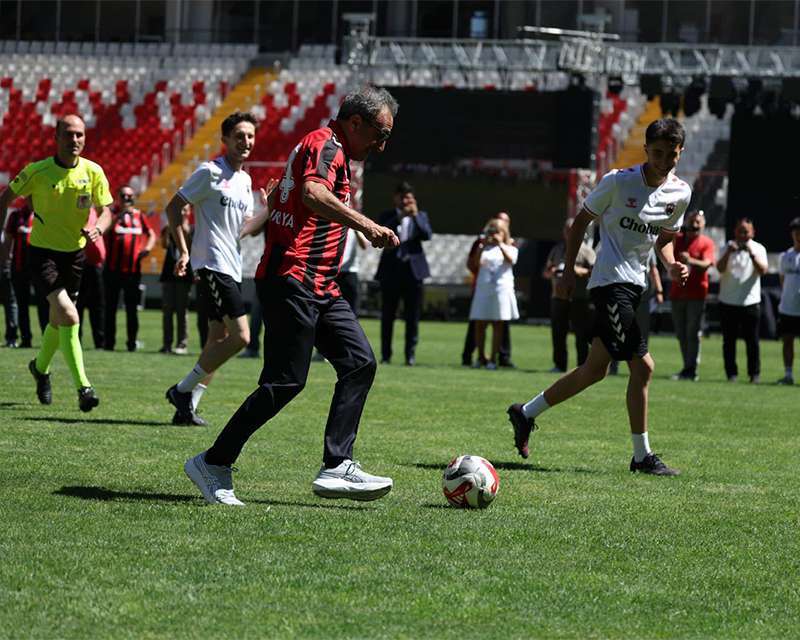 Hamdi Ulukaya’dan Erzincan’a ve Erzincanspor’a vefa mesajı 