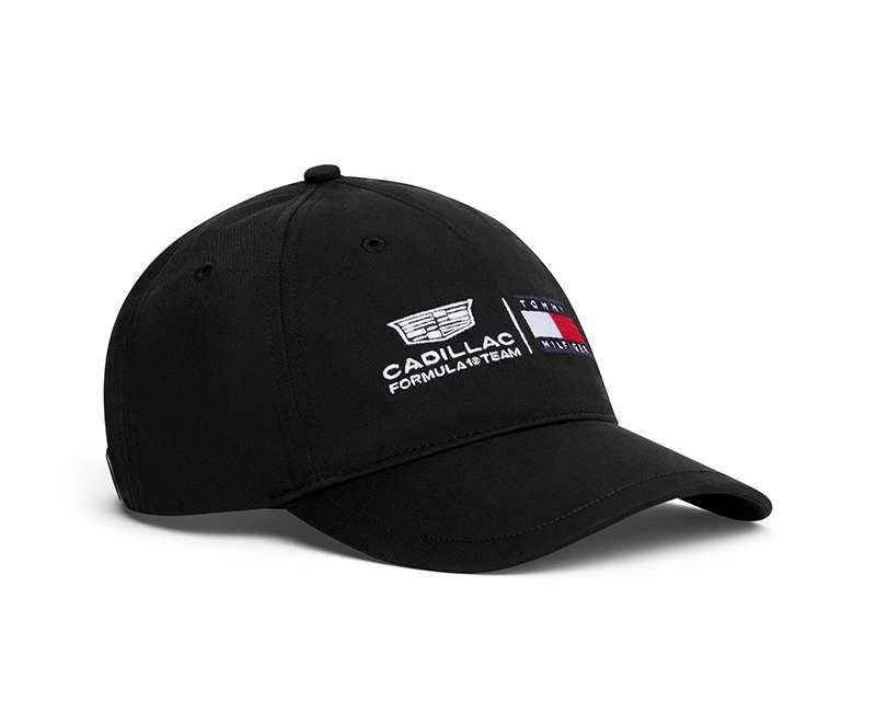 Formula 1® ruhu sonbahar stiline taşınıyor: Tommy Hilfiger'dan yeni taraftar seçkisi