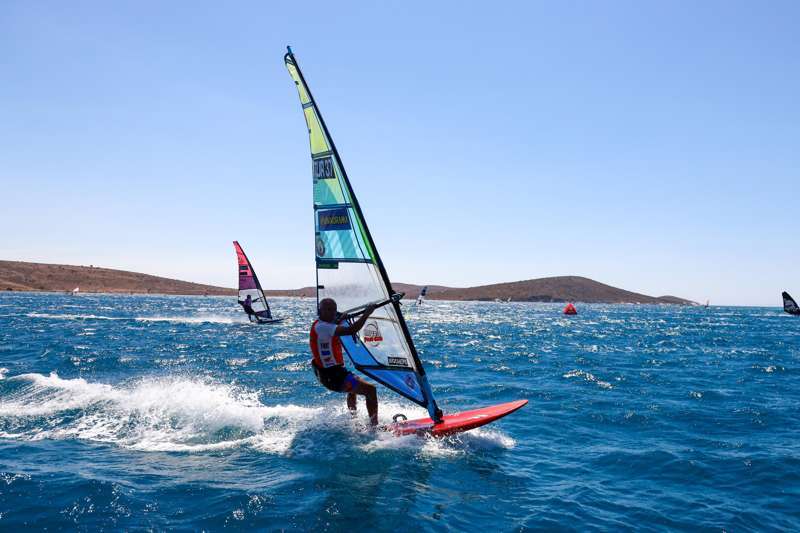 Vakkorama, Türkiye'nin windsurf sporcularını Alaçatı'da bir araya getiriyor