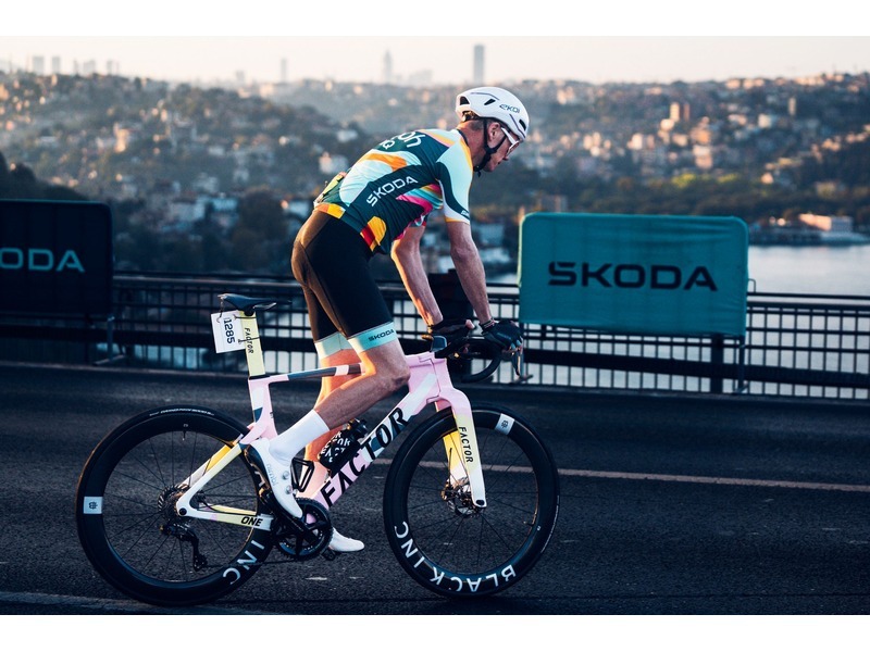 Chris Froome bisikletiyle Asya’dan Avrupa’ya geçti 