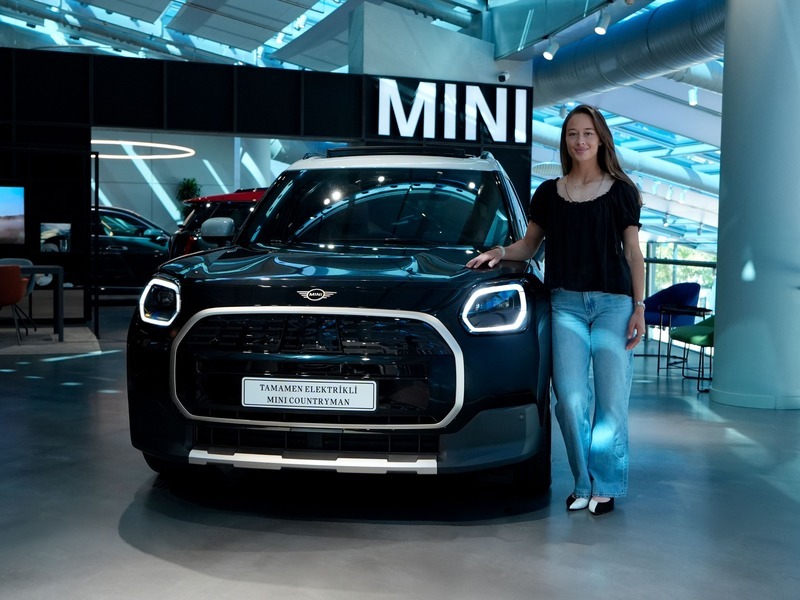 MINI, genç yeteneklere desteğini Zeynep Sönmez ile sürdürüyor